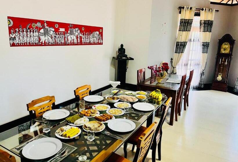 Трехместный Номер Deluxe, Gold Crown Residence