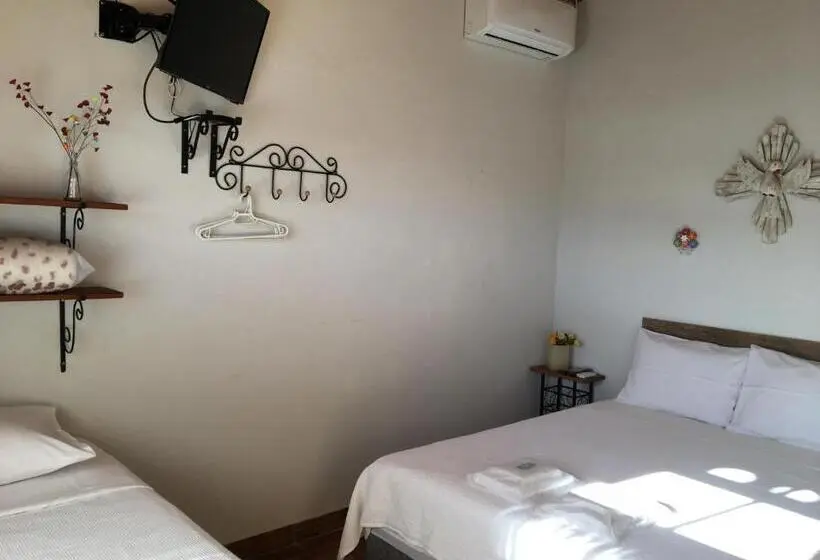 اتاق لوکس سه تخته, Pousada Vovô Juca Tiradentes