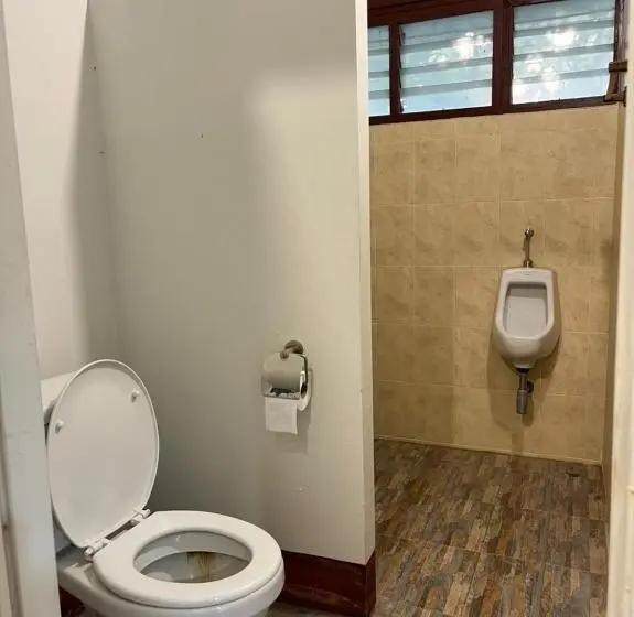 تختخواب در اتاق مشترک, Brown House Chiangdao