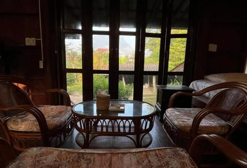 تختخواب در اتاق مشترک, Brown House Chiangdao