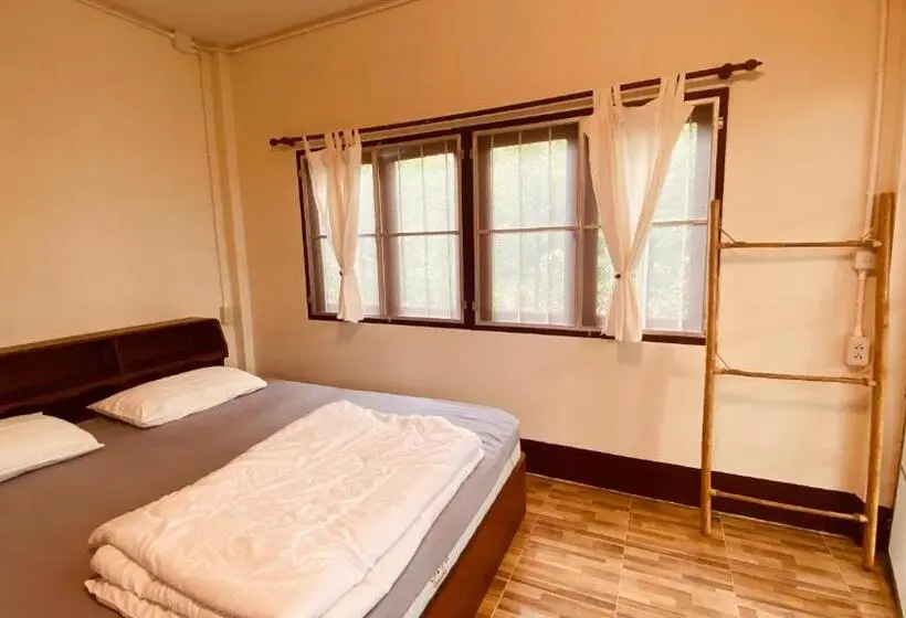 ویلای استاندارد با چشم‌انداز باغ, Brown House Chiangdao