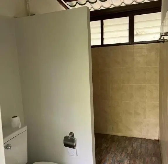 اتاق استاندارد سه تخته با چشم‌انداز باغ, Brown House Chiangdao