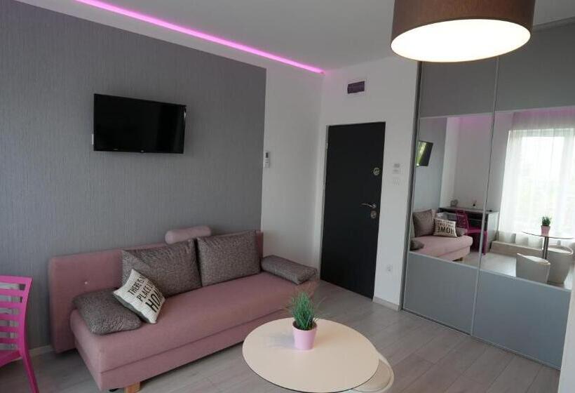 Четырехместный Номер Стандарт с Балконом, Anna Villa Füred Boutique Rooms