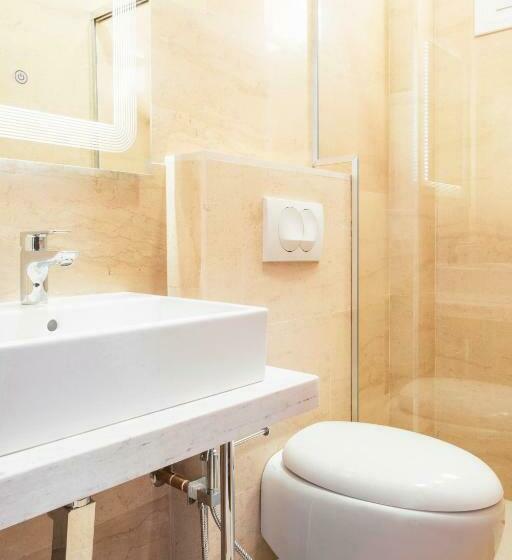 חדר סטנדרט לשלושה עם מרפסת, Arxontiko