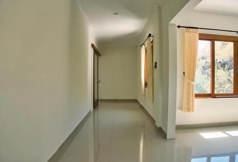 Perhehuone Vuoristonäkymä, Anugerah Villas 2