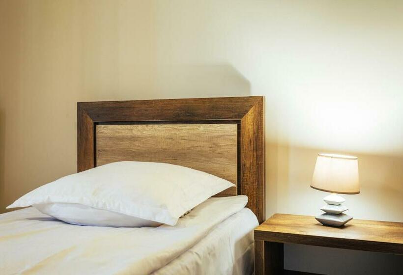 اتاق استاندارد, Memory House