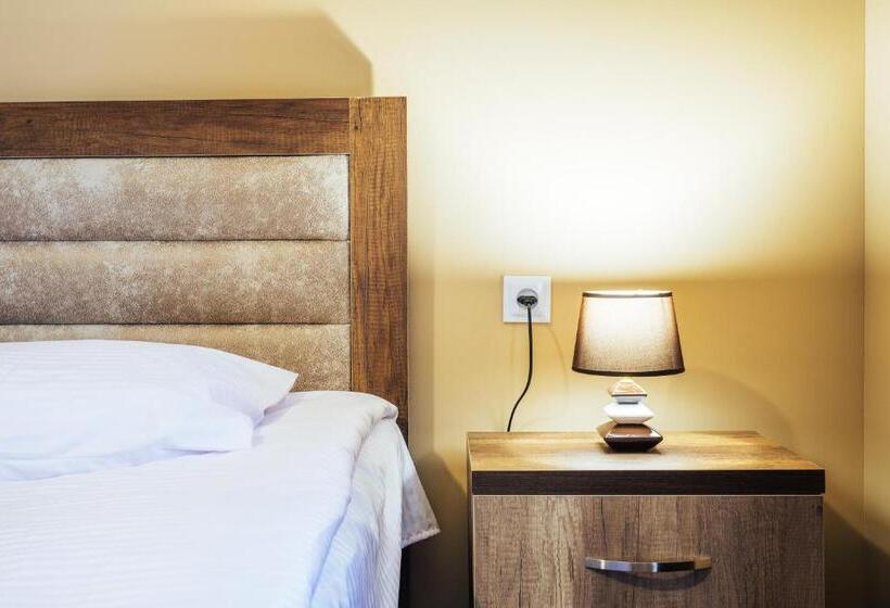 اتاق ساده سه‌ نفره, Memory House