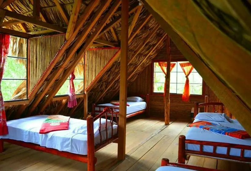تختخواب در اتاق مشترک, Vista Verde Lodge