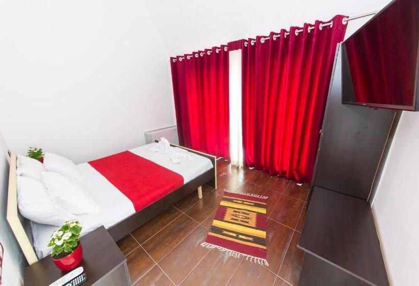 سوییت دوبلکس, Hildon Villas