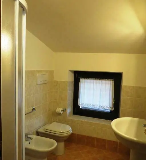 اتاق خانوادگی, Agriturismo La Staffa