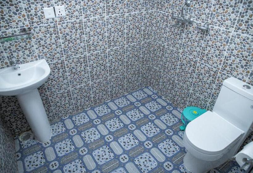 اتاق لوکس با چشمانداز دریا, Himalayan Vacation