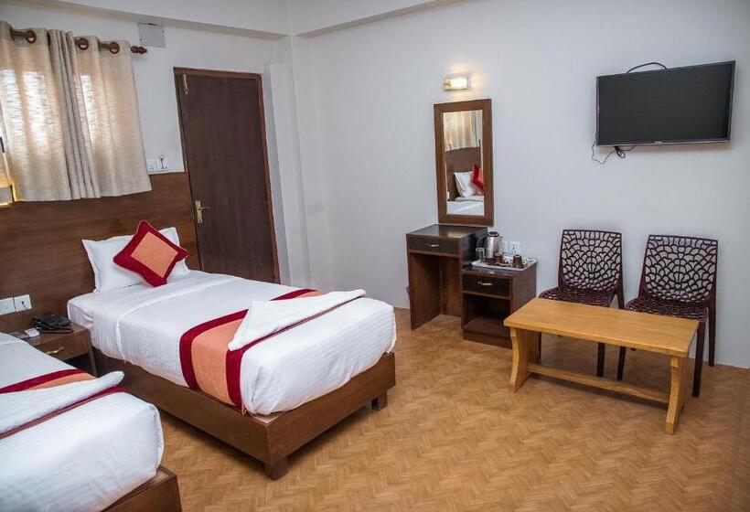اتاق لوکس با چشم‌انداز دریا, Himalayan Vacation