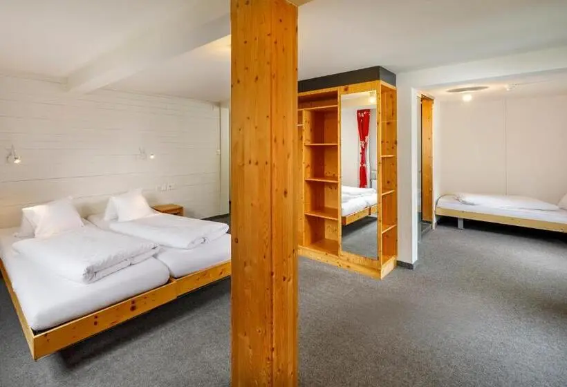 バルコニー付きスタンダードトリプルルーム, Hirschen Guesthouse Village
