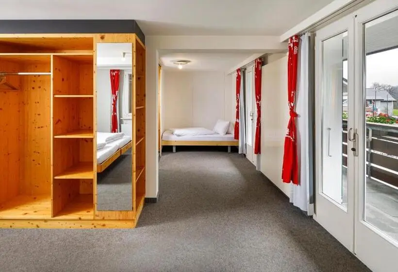 バルコニー付きスタンダードトリプルルーム, Hirschen Guesthouse Village