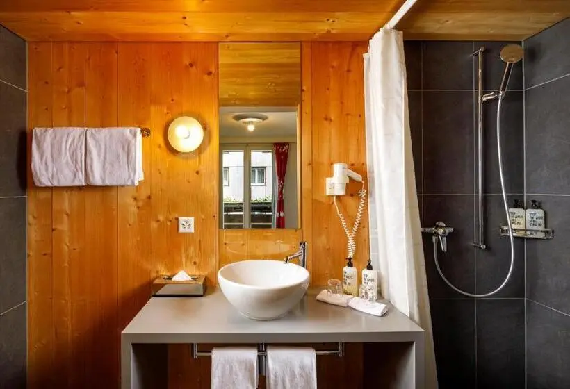 バルコニー付きスタンダードトリプルルーム, Hirschen Guesthouse Village