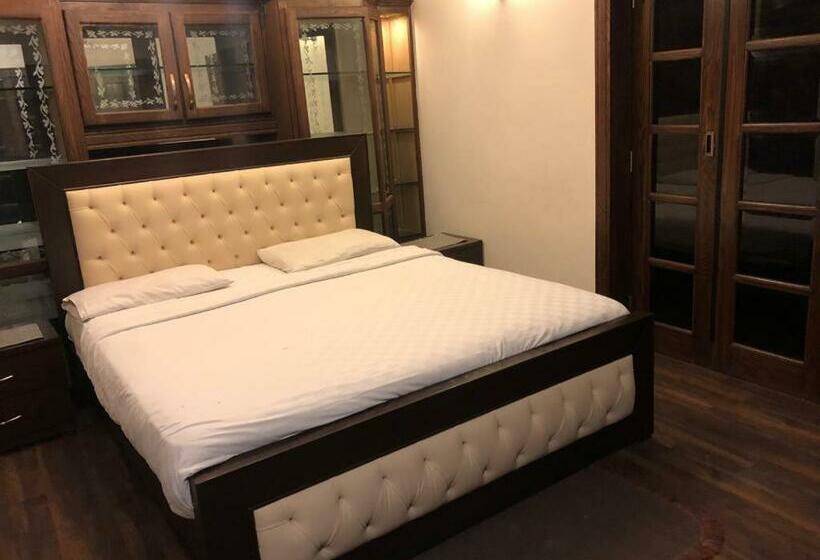 اتاق اکونومی, Reina Boutique Hotel   G9