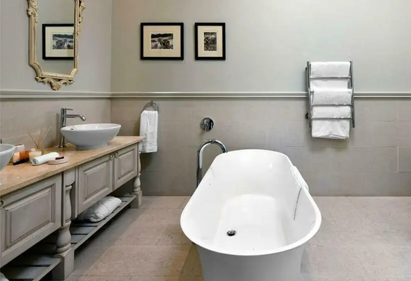 Sviitti King-vuode, Huguenot House