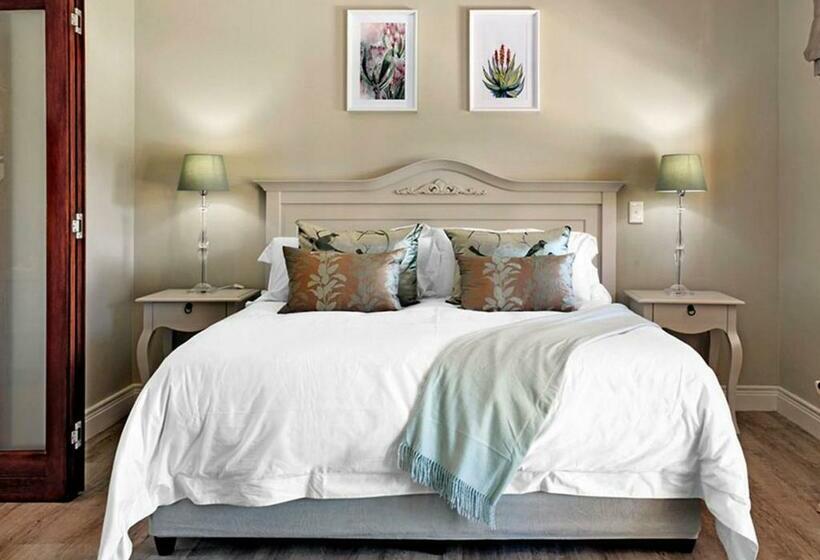 سوئیت با تخت بزرگ, Huguenot House