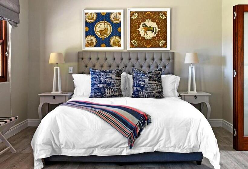 سوئیت با تخت بزرگ, Huguenot House