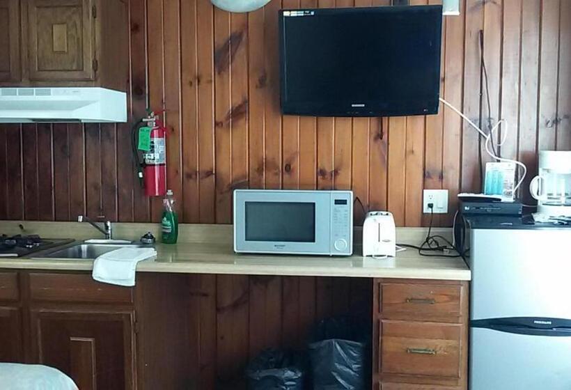 Номер Стандарт Вид на Бассейн, Tide Winds Motel