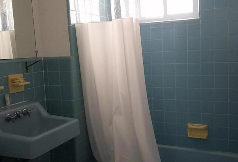 Номер Стандарт Вид на Бассейн, Tide Winds Motel