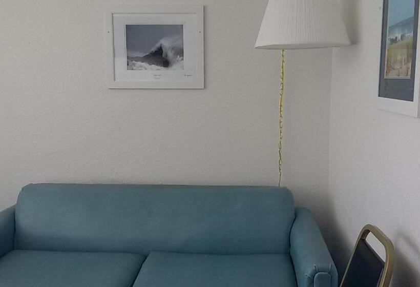 Семейный Номер, Tide Winds Motel