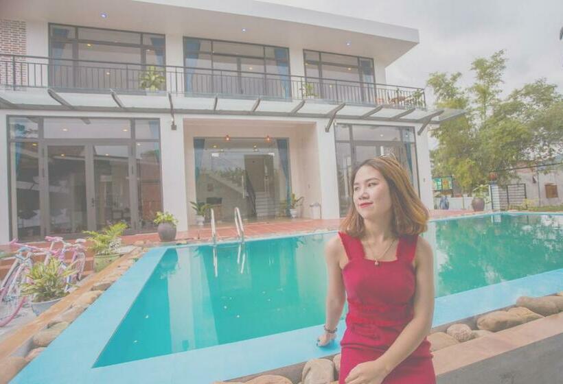 اتاق خانوادگی, Hugo Homestay