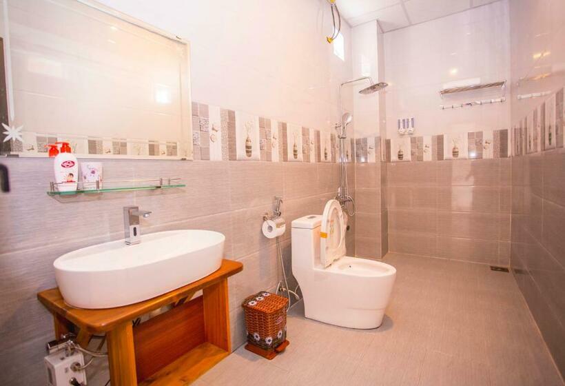 اتاق استاندارد با چشمانداز استخر, Hugo Homestay