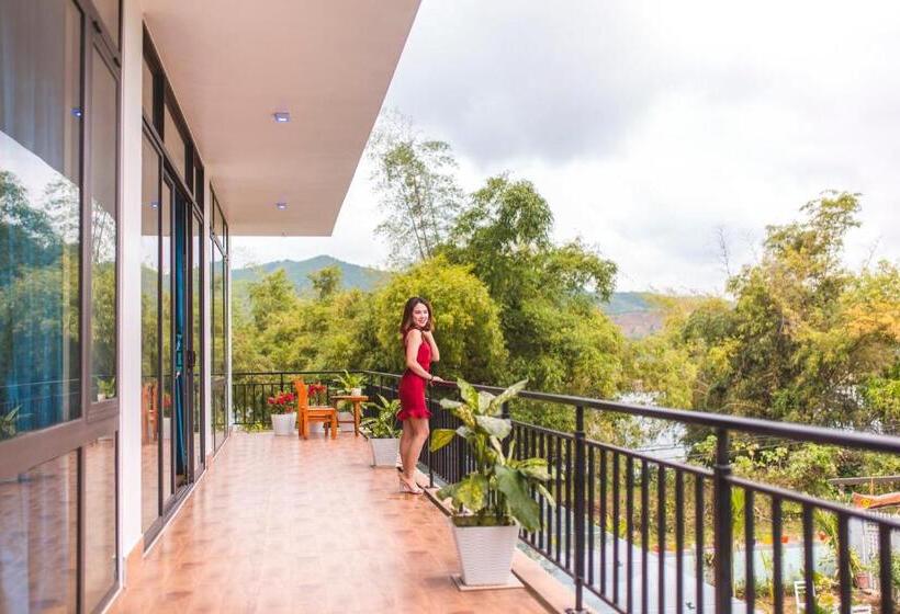 اتاق استاندارد با چشمانداز استخر, Hugo Homestay