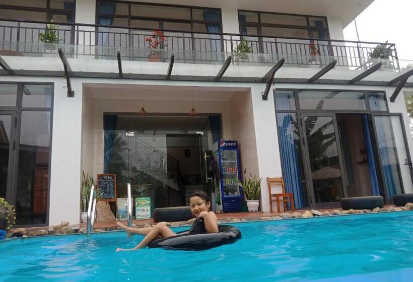 اتاق استاندارد با چشمانداز استخر, Hugo Homestay