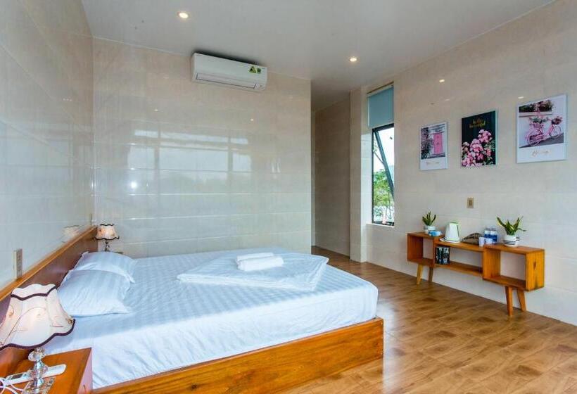 اتاق استاندارد با چشمانداز استخر, Hugo Homestay