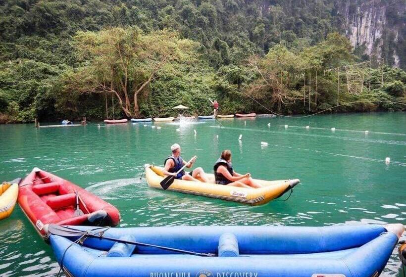 اتاق خانوادگی, Hugo Homestay