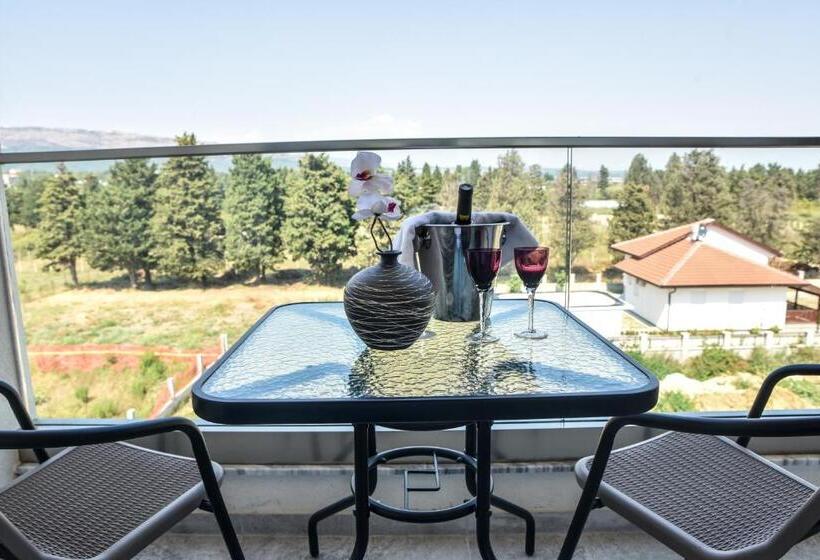 آپارتمان 1 خوابه با بالکن, Lajka Luxury