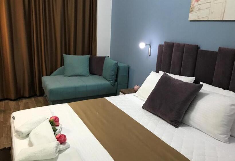 استودیوی استاندارد, Lajka Luxury