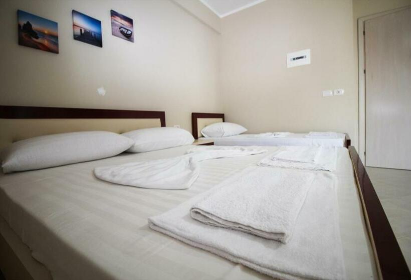 带阳台的三人标准间, Vila Kleon