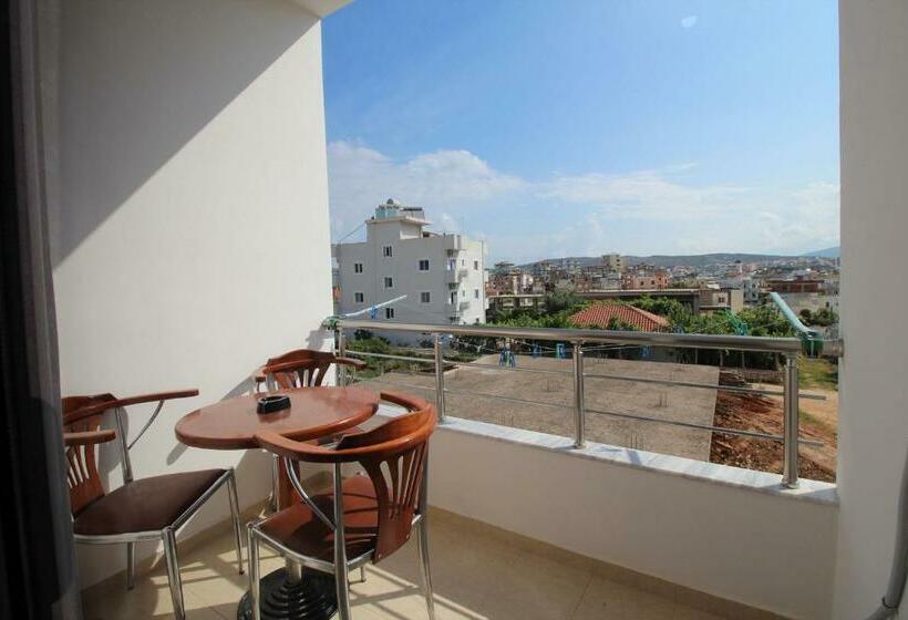 带阳台的三人标准间, Vila Kleon