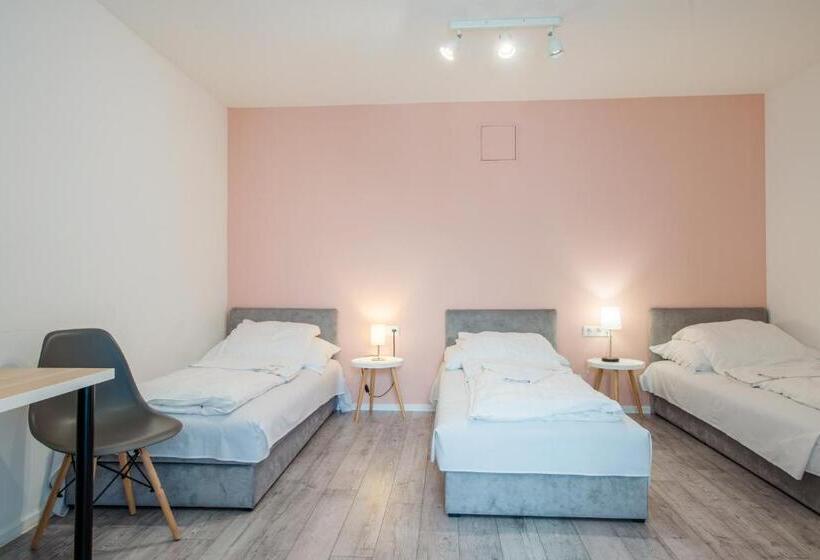 اتاق استاندارد سه نفره, Chesscom Guesthouse