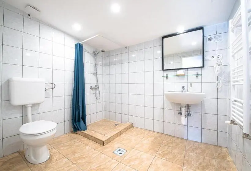 4 Bett Economy Zimmer, Chesscom Guesthouse