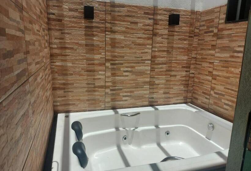 חדר סטנדרט לשלושה, Pousada Rainha Dos Lagos