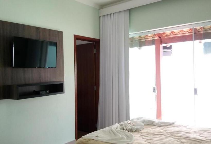 חדר סטנדרט לשלושה עם מרפסת, Pousada Rainha Dos Lagos