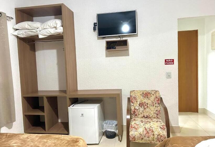 חדר סטנדרט לארבעה, Pousada Rainha Dos Lagos