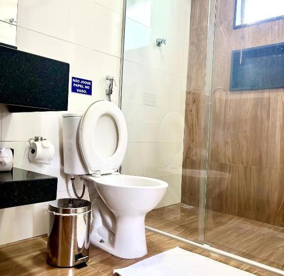 חדר סטנדרט לשלושה עם מרפסת, Pousada Rainha Dos Lagos