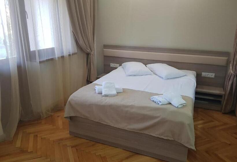 آپارتمان 3 خوابه, Cross Apartments And Tours