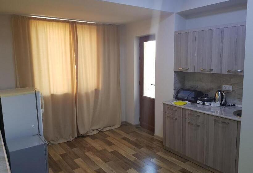 آپارتمان 3 خوابه, Cross Apartments And Tours