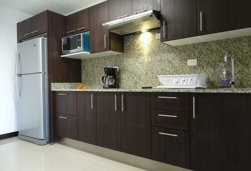 プールビューのバルコニー付1ベッドルームアパート, Jaco Beach Condos