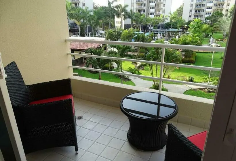 プールビューのバルコニー付1ベッドルームアパート, Jaco Beach Condos