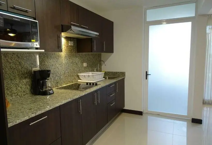 プールビューのバルコニー付1ベッドルームアパート, Jaco Beach Condos