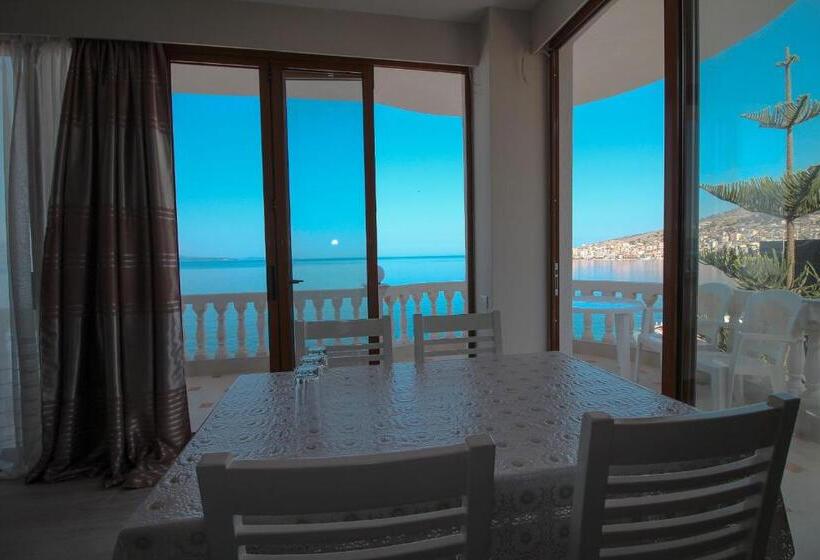 سوییت با چشم‌انداز دریا, Apartments Romario