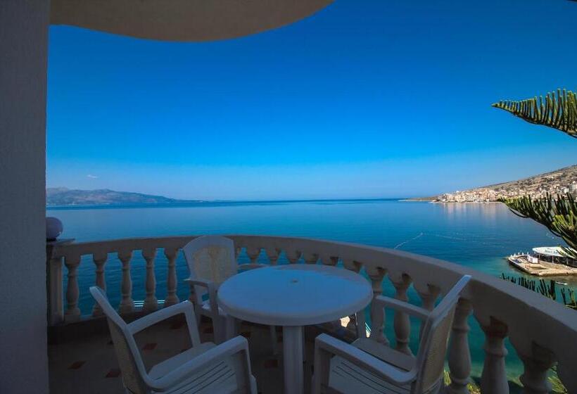 سوییت با چشم‌انداز دریا, Apartments Romario