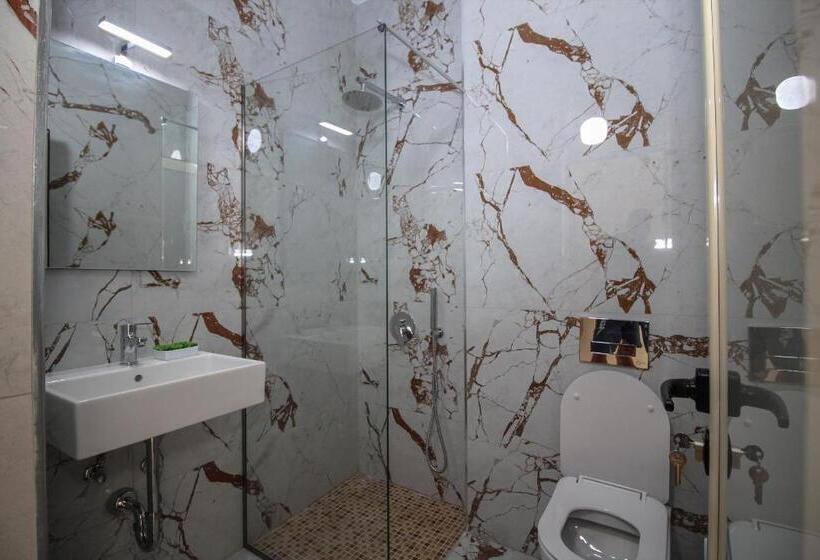 اتاق لوکس با بالکن, Apartments Romario